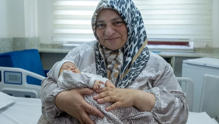 Tüp Mide Ameliyatı Olurken Hamile Oldu, Nadir Sezaryen Operasyonla Bebeğine Kavuştu