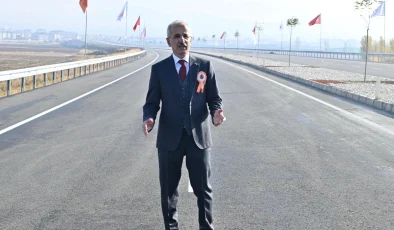 Ulaştırma Bakanı Uraloğlu, Kooperatif ve Akıllı Ulaşım Sistemleri Projesinin Tamamlanma Tarihini Açıkladı