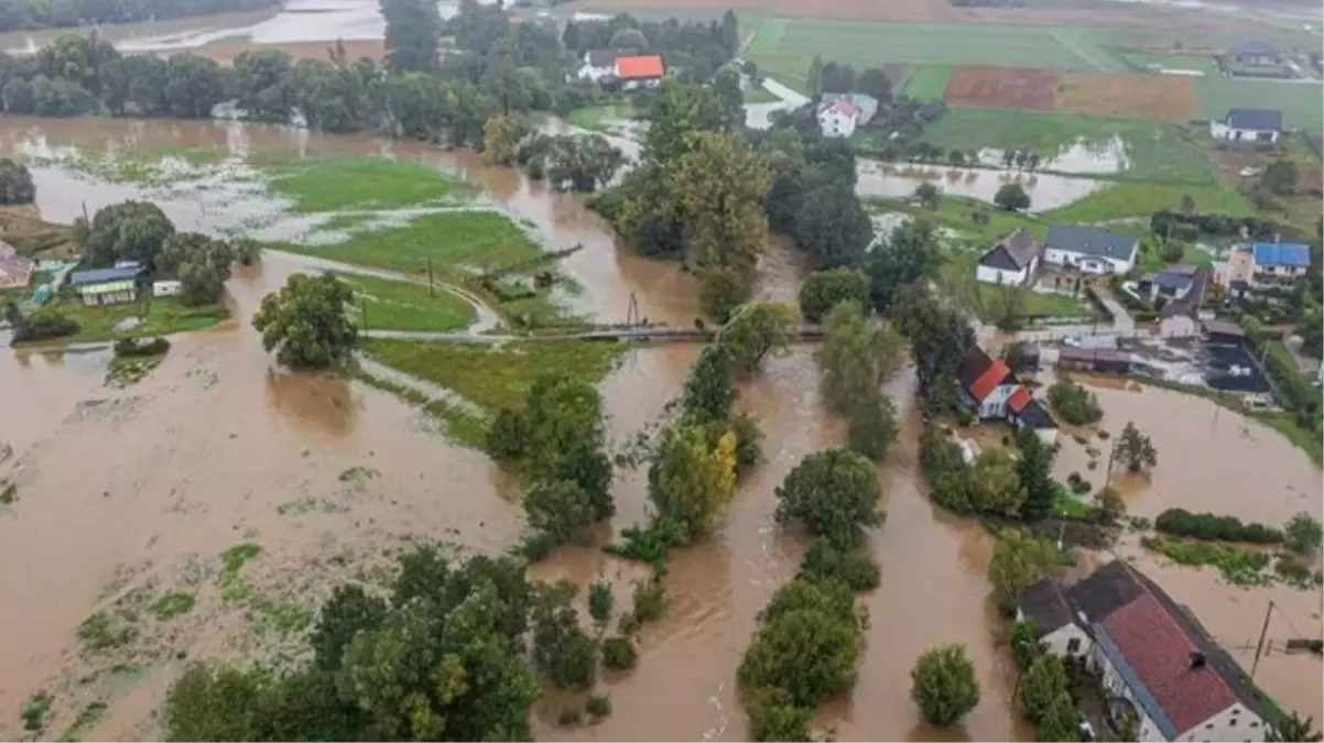 Orta Avrupa’da günlerdir devam eden şiddetli yağışlar barajların patlamasına neden oldu