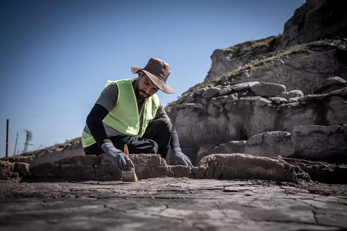 Pulur Höyük’teki Kazılarda 7 Bin Yıllık Buluntular Tez Çalışmalarına Konu Oluyor