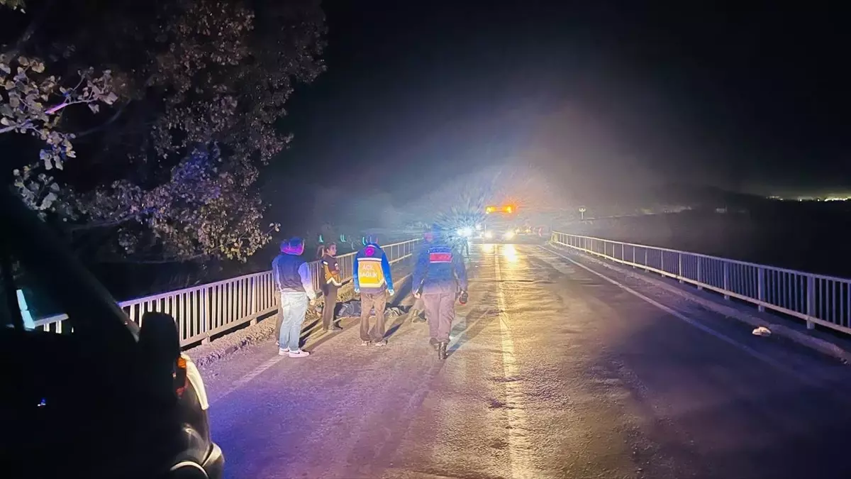 Çanakkale’de trafik kazasında yaşlı adam hayatını kaybetti