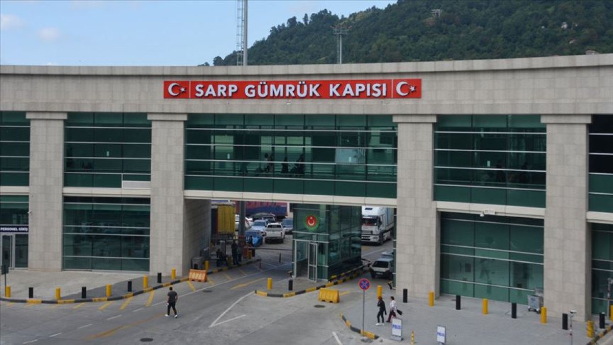 Sarp Sınır Kapısı’nda tır geçişleri rekor kırıldı