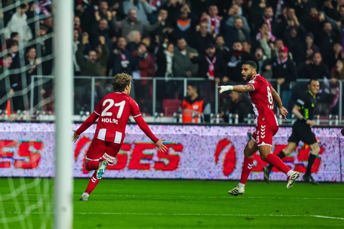 Samsunspor, Trabzonspor’u 2-1 Yenerek Kendi Sahasında Öne Geçti